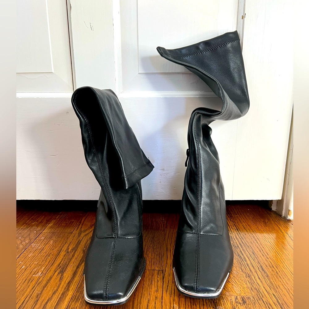 Pretty Little Thing black boot